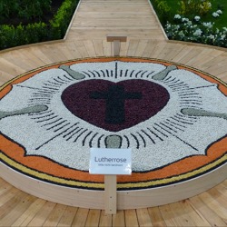 &Uuml;bergabe der Lutherrose an B&uuml;rgerverein in Pankow