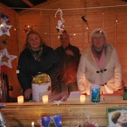 Kleing&auml;rtner auf dem Adventsmarkt in Eiche