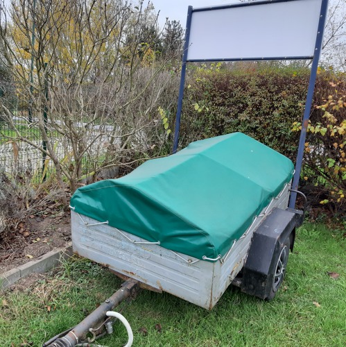 Abstellen von Anh&auml;ngern auf den Parkpl&auml;tzen