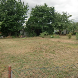 Zur Selbstverwirklichung mit defekter Gartenlaube und unbearbeitet