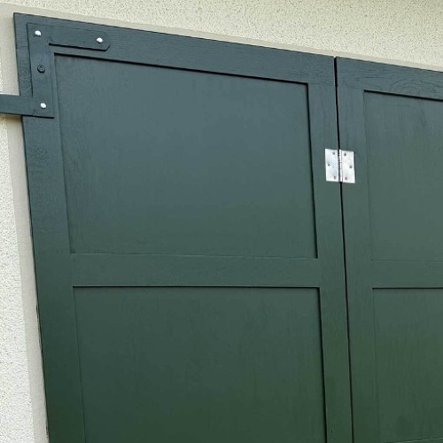 Unser Vereinshaus hat neue Fensterl&auml;den
