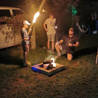 Die Fakeln werden angezündet